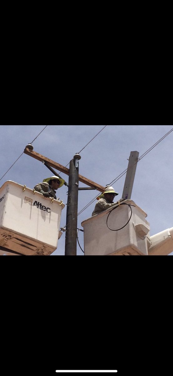 iBecks22's tweet photo. Happy National Lineman Appreciation Day to my fav 🤧🥰❤️ https://t.co/o7lcW29BBN
