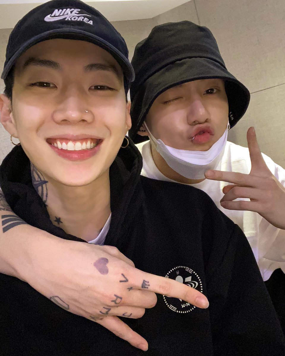 jmygmochis's tweet photo. JAY PARK COMPARTIÓ UNAS FOTOS JUNTO A JUNGKOOK, AYUDA JWKDKWKDND COMO SE RESPIRA?? https://t.co/3asaMiykHl