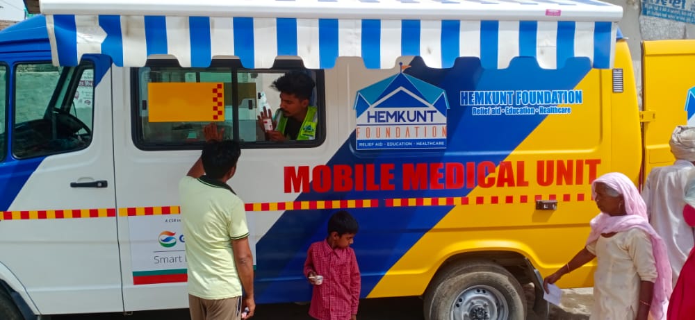 gscaltexindia's tweet photo. As part of our CSR initiative, we collaborated with NGO- Hemkunt Foundation for the project called “HF MOBILE 100” (Mobile Health Check-Up Vans). Through this initiative, we aim to support and aid healthcare and infrastructure in rural areas. 

#GSCaltex #SmartLubricants #CSR https://t.co/EkbFf2hYU8