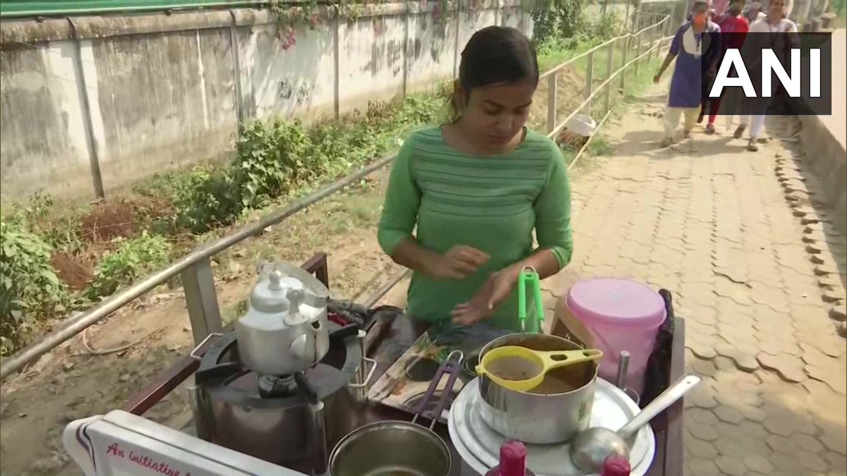 ANI's tweet photo. Bihar: Priyanka Gupta, an economics graduate sets up a tea stall near Women's College in Patna 

I did my UG in 2019 but was unable to get a job in the last 2 yrs. I took inspiration from Prafull Billore. There are many chaiwallas, why can't there be a chaiwali?, she says https://t.co/8jfgwX4vSK