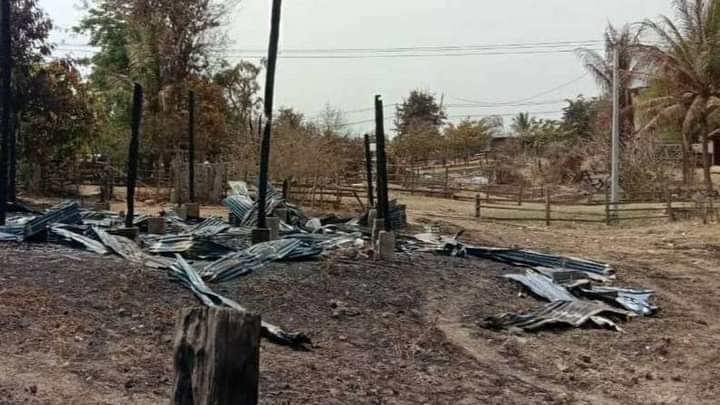 spring_2021's tweet photo. A village west of Thaphanseik Dam in Kyunhla Township, Kanbalu District, Sagaing Division was set on fire by LIB 363 and LIB 367 under military council on the morning of Apr18.

#2022Apr19Coup 
#HelpMyanmarIDPs 
#WhatsHappeningInMyanmar https://t.co/2agRabircl