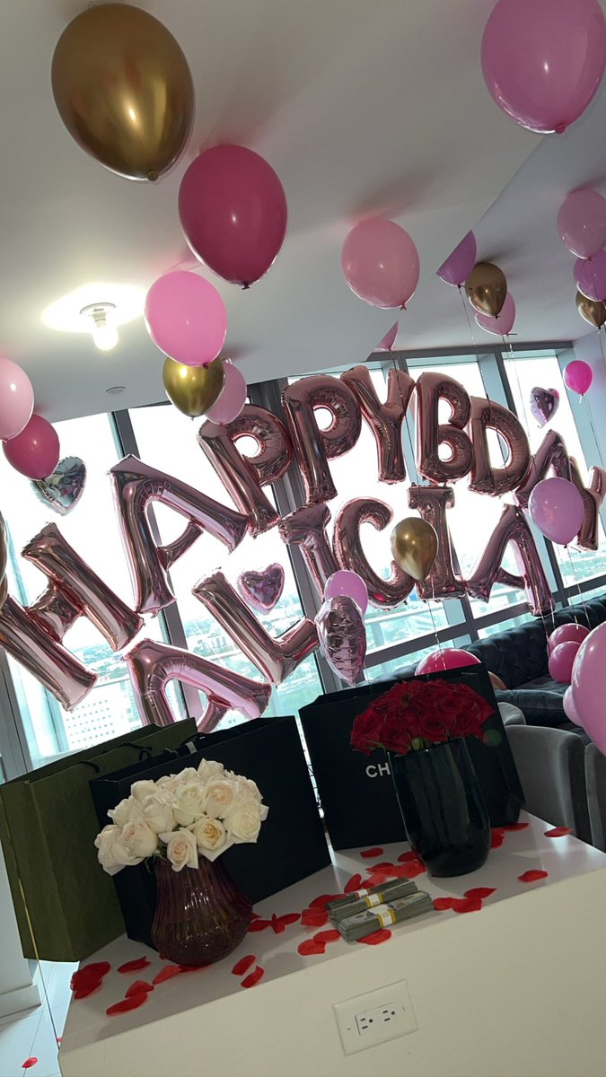 l0vealicia's tweet photo. Birthday tingz 💕♈️ https://t.co/2Xo69gLfHw