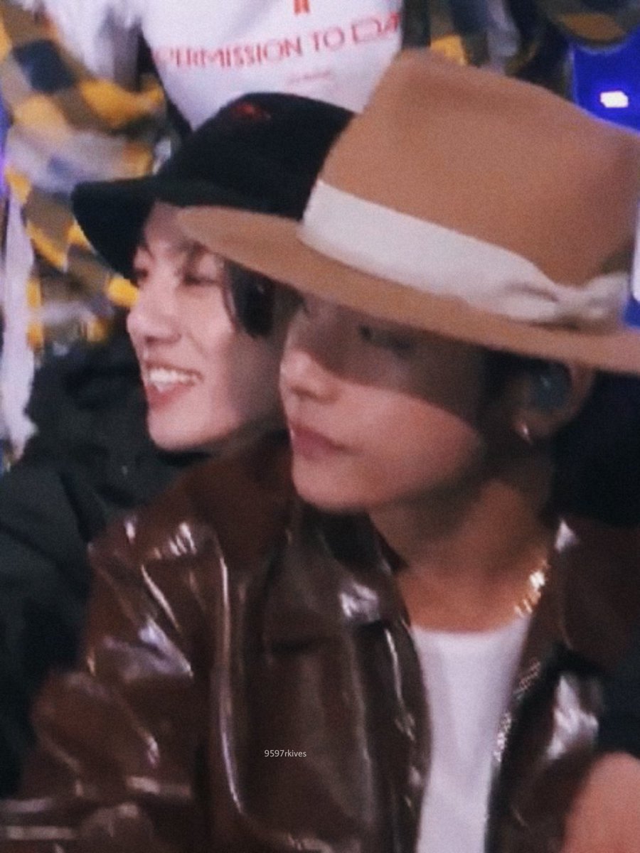 taekook2601x's tweet photo. taekook’s THE photo https://t.co/3uzQ9k0Up0