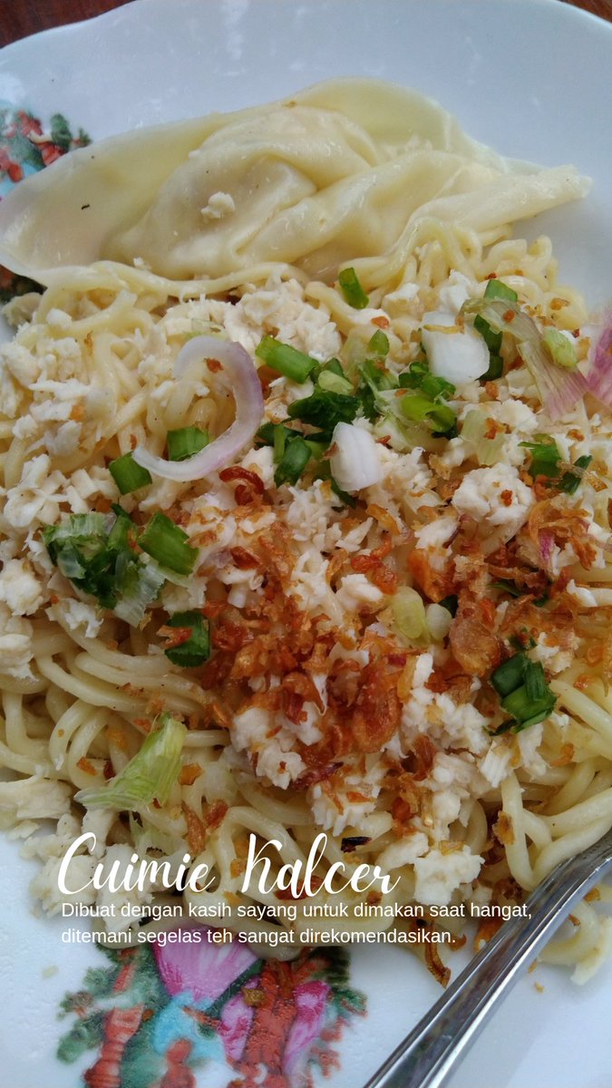 Sebelum hujan turun, menggok aja ke Celaket gang.1 no.18 tak bikinin Cuimie Kalcer. 🍜