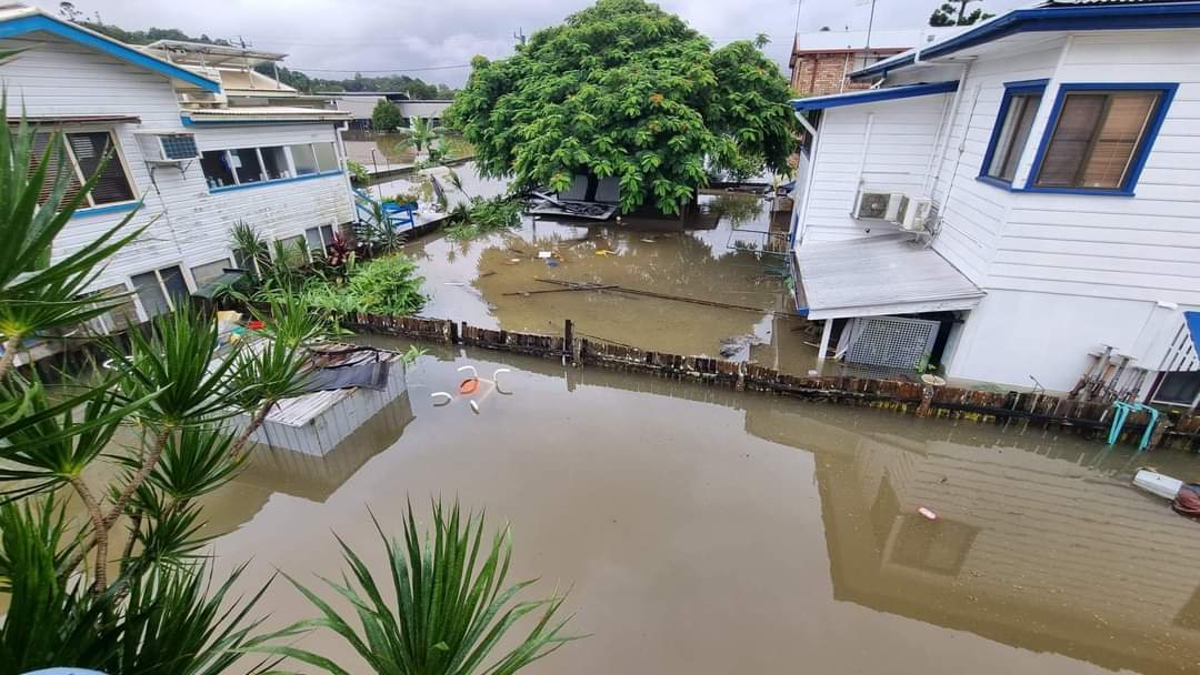 dscribenews's tweet photo. Dscribe student journalists have been busy reporting on some of the biggest issues Australia is facing at the moment: natural disasters, environmental concerns and the struggling tourism industry. Check out their work at https://t.co/2RWVFBfwB9. https://t.co/Qs2nxERZjV
