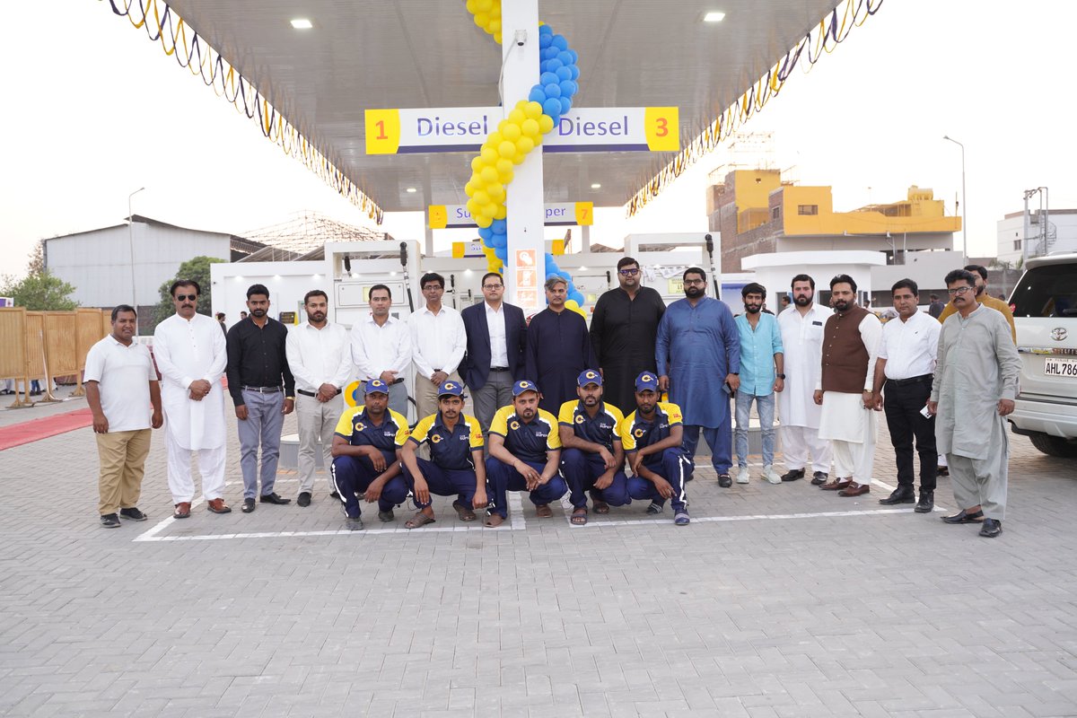 flow_pvt's tweet image. On Saturday, 9th April 2022, Flow Petroleum Private Limited inaugurated a new site in Gujranwala. Chief Guest of the occasion Mr. Rana Muhammad Waris – CEO Flow Petroleum Private Limited along with a cute little child Mr. Rayan.

#Flowpetroleum #fuelingthefuture #inauguration