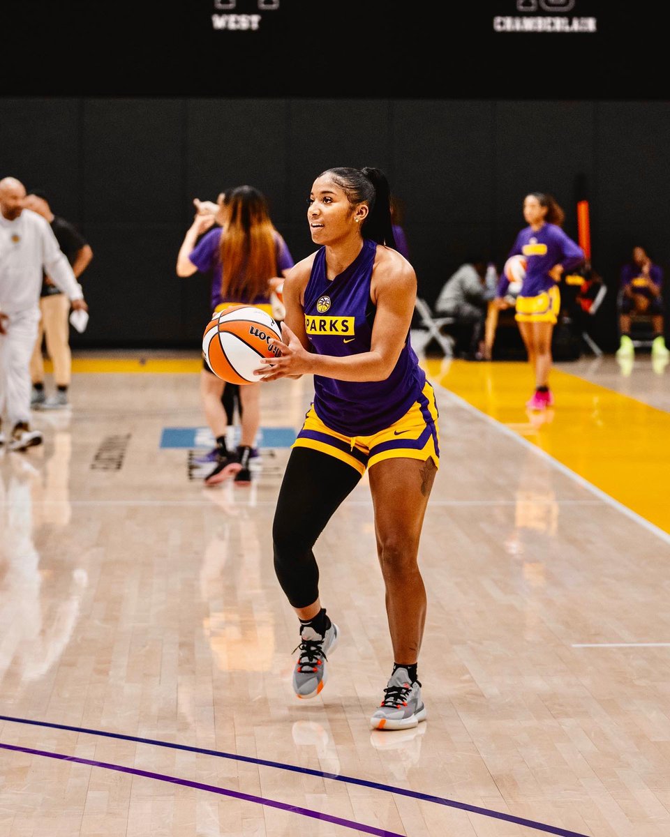 TeaCooper2's tweet photo. YEAR 3 I’m feeling like baby got sumn to prove 💜💛🤬 https://t.co/CfhqpyJiJs