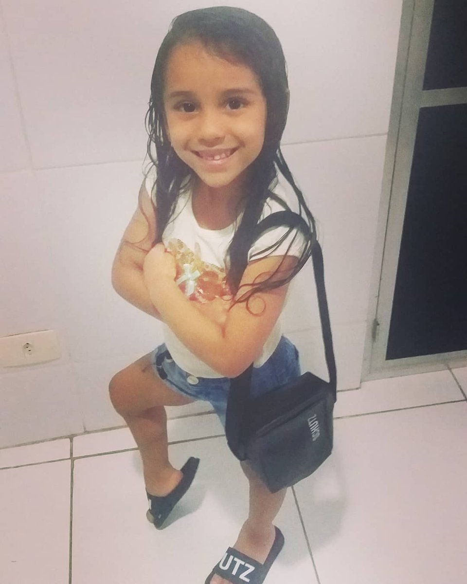 gysousa42's tweet photo. Minha princesinha linda, parabéns muita felicidades pelo seu dia e por completar mais um ano de vida! Que Deus lhe acompanhe em todos os momentos da sua vida e lhe conceda muita saúde e felicidade! Tenho a alegria de ter uma neta que só me dá alegrias e motivos para sorrir! Você. https://t.co/N45HsQFzrI