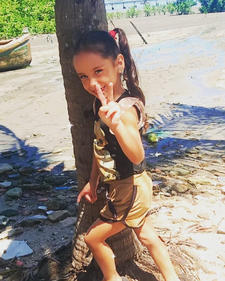 gysousa42's tweet photo. Minha princesinha linda, parabéns muita felicidades pelo seu dia e por completar mais um ano de vida! Que Deus lhe acompanhe em todos os momentos da sua vida e lhe conceda muita saúde e felicidade! Tenho a alegria de ter uma neta que só me dá alegrias e motivos para sorrir! Você. https://t.co/N45HsQFzrI