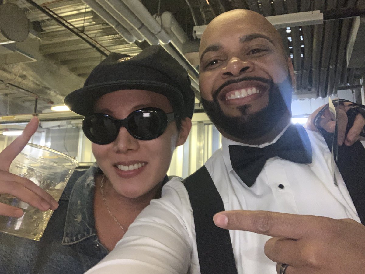bts_chileoffic's tweet photo. INFO📰||
#DonaldBarrett, baterista de #LadyGaga compartió en cuenta de Twitter e IG estas fotos junto a #JHOPE 💜☀️

[Trad📝]
BTS FIN DE SEMANA EN LAS VEGAS!!  ¡Este fin de semana pasado fue épico!  Tuve la oportunidad de conocer a J-Hope de @/bts.bighitofficial [+]
@BTS_twt #BTS https://t.co/ddKcM8jxIe