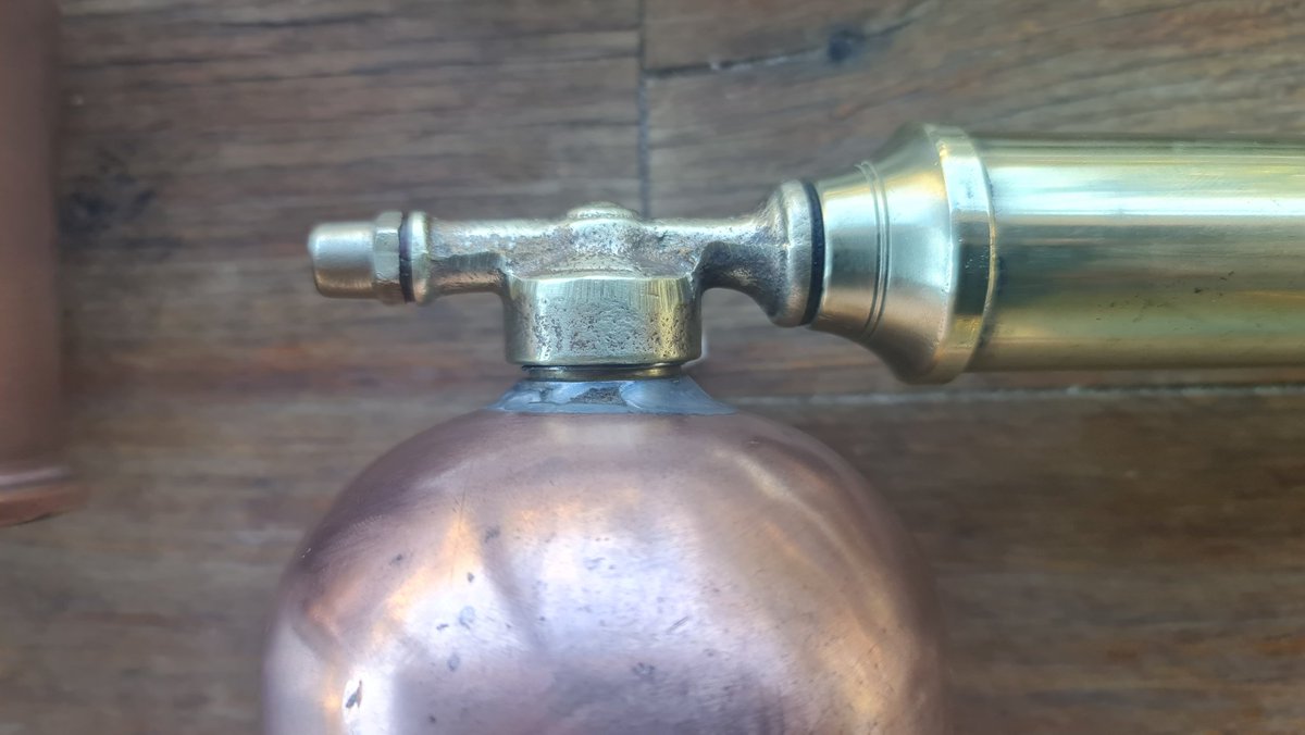 leigh_munro's tweet photo. Who can recall one of these being in the home when you were growing up? https://t.co/nQnCHohygQ