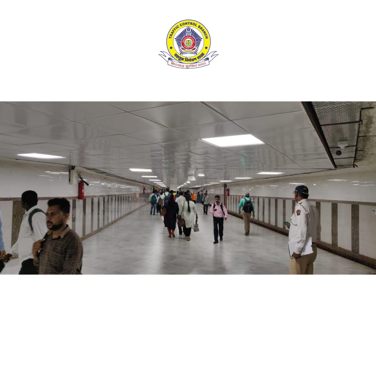 MTPHereToHelp's tweet image. विना-अडथळा प्रवास!

फेरीवाले आणि इतर अडथळे दूर करत चर्चगेट भुयारी मार्गामधील रस्ता पादचाऱ्यांसाठी मोकळा करण्यात आला.

मुंबईकरांचा प्रवास त्रासमुक्त करण्यासाठी #MTPHereToHelp कटिबद्ध आहे.