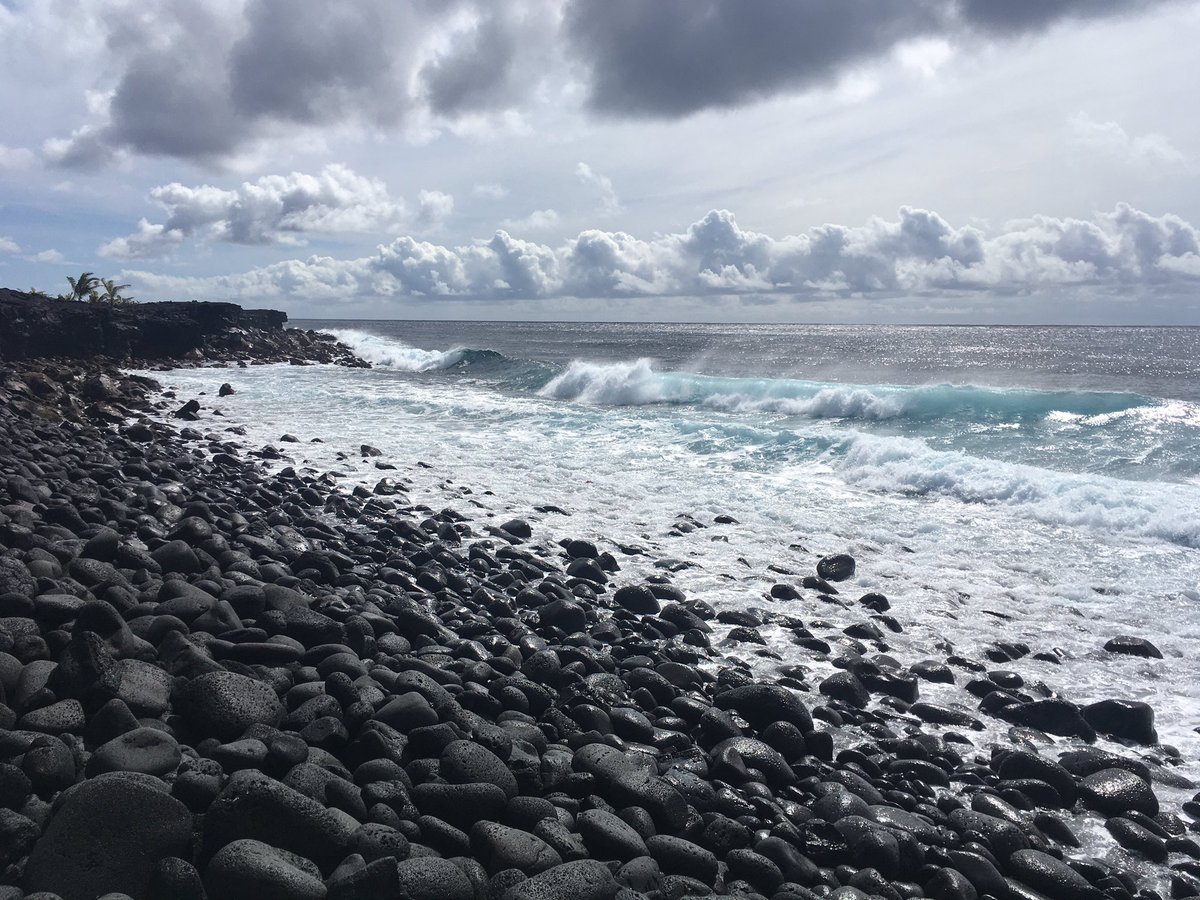 InekeRoberta's tweet photo. Lavastrand in Kalapana, Big Island. Goede setting voor een scène ;) https://t.co/wsr0luVTgb