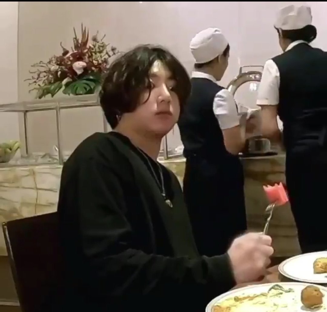 ksjteam_am's tweet photo. Jungkook reaching his room n then he realises...
"Where's my black card, watch, n wallet gone??" 🧍🧍
#jkhostagesituation https://t.co/bov9cegX8t