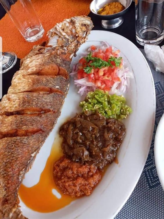BonapptitCamer1's tweet photo. Souviens-toi des petits plaisirs que nous offre la vie et dis merci à l'Eternel.
#midi #Bonappétit #repas #Cameroun #poisson #délicieux #restaurant #menu #mardi https://t.co/KuOvahWSxm