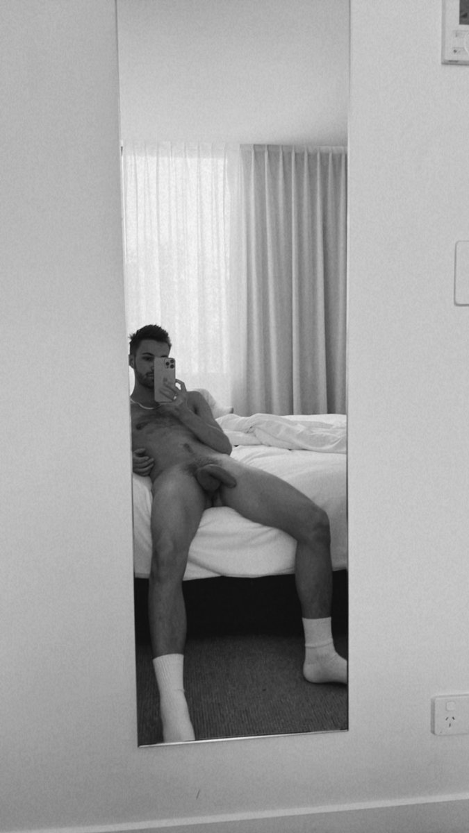 xxLiamsAltX's tweet photo. Waking up half hard. Who’s gonna help rt if you’d help https://t.co/O7vvqHTnb9