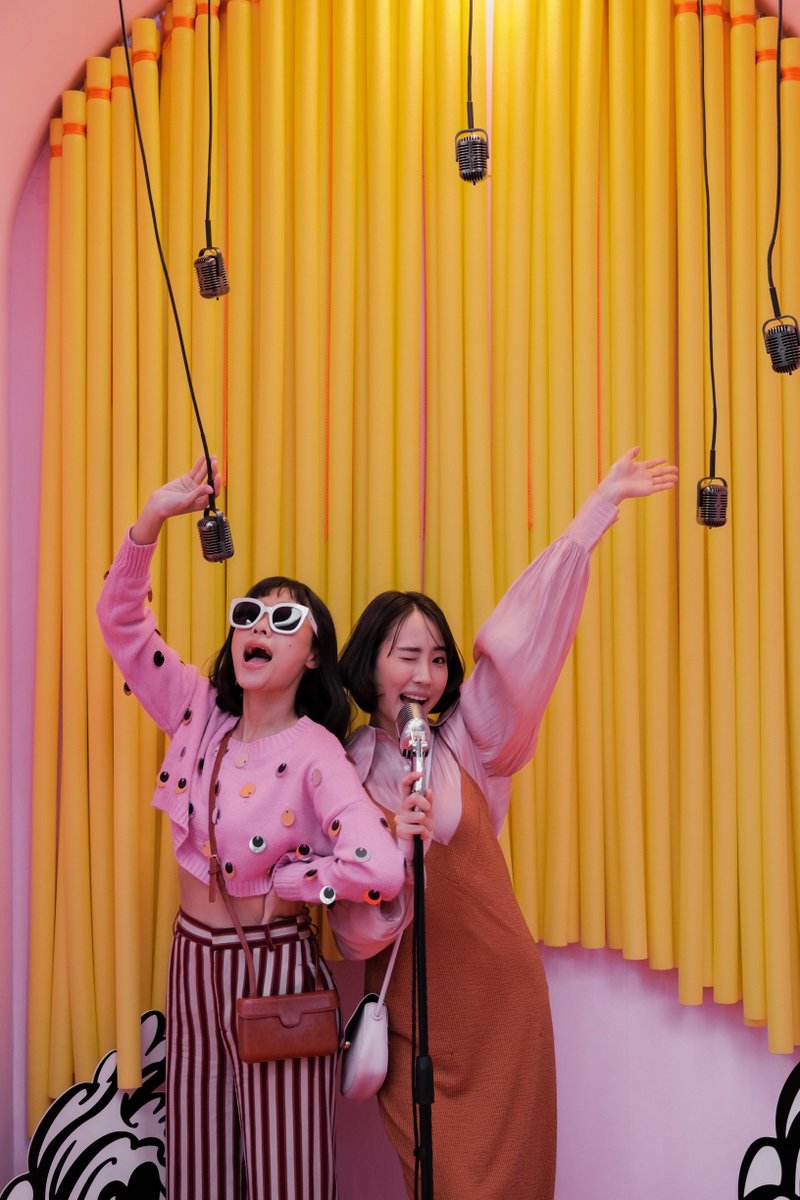 triplexanywhere's tweet image. Fun House Exhibition ถ่ายรูปสนุกมาก! เป็นงาน Pop Up Museum ยุคเก่า-ใหม่ ผสานรวมกัน จนเกิดไอเดียบรรเจิดเบอร์นี้! สีสันสุดต๊าช สะดุดตา และผลงานของศิลปินสุดประทับใจสาวๆ ได้รูปกลับบ้านเป็นร้อยแน่ๆ ใครสายทำคอนเทนต์ต้องรีบมาแล้วนะ งานจัดที่ Design Village เกษตร-นวมินทร์

#Designvillage