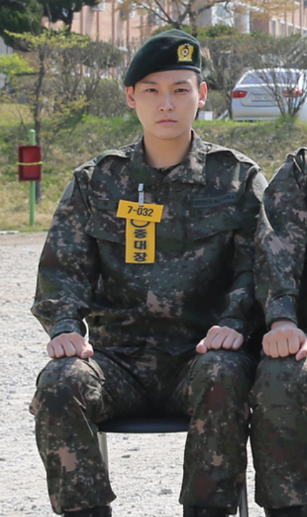 DC9_WC9's tweet photo. 아 중대장 밤톨 https://t.co/OVcvN3Hfjs