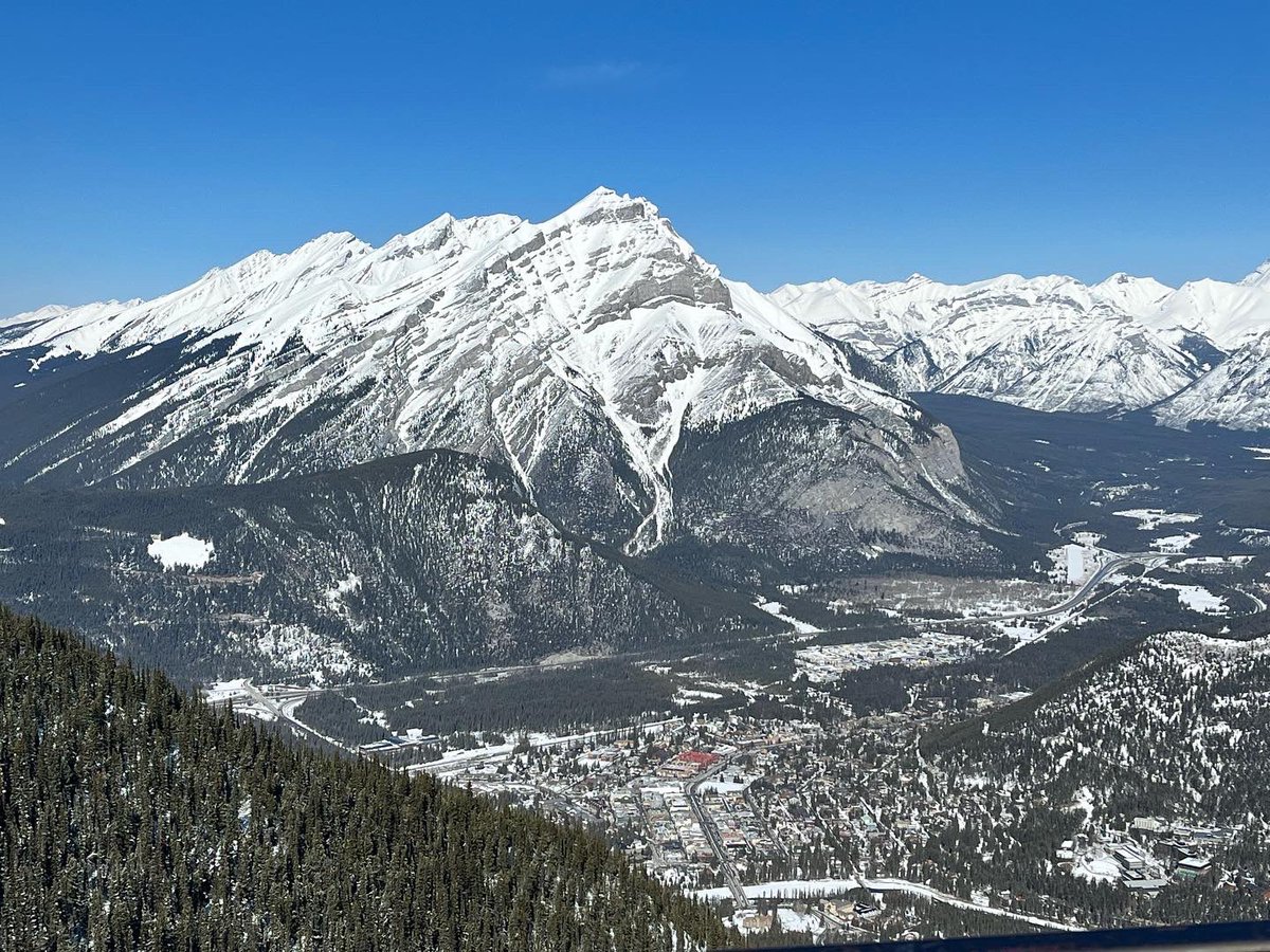 carlamac33's tweet photo. @latelateshow This is Banff. You should come for a visit. 🇨🇦🇨🇦 https://t.co/VWeHoh4FRJ