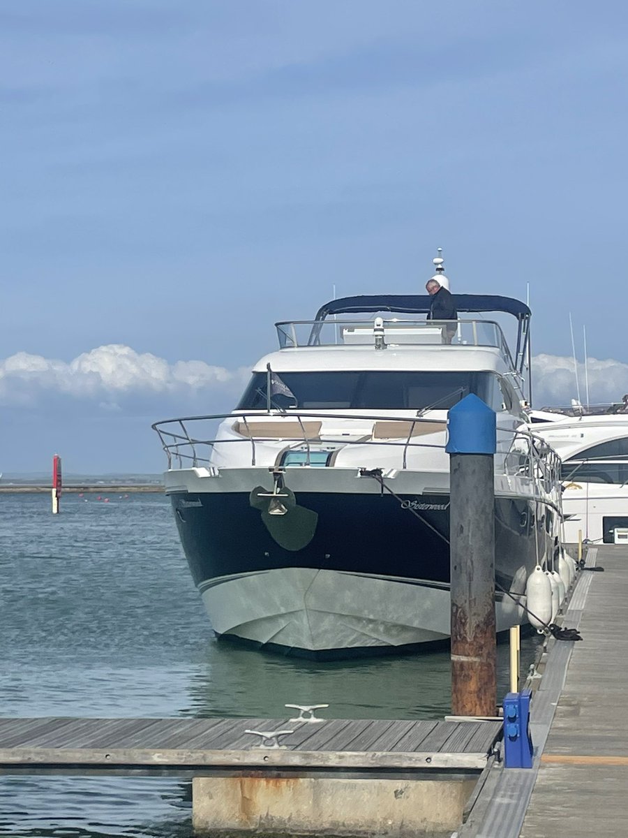 sslickmac's tweet image. Woken up in worse places, forgot it’s not bank holiday today so rushing home ! Too much wine