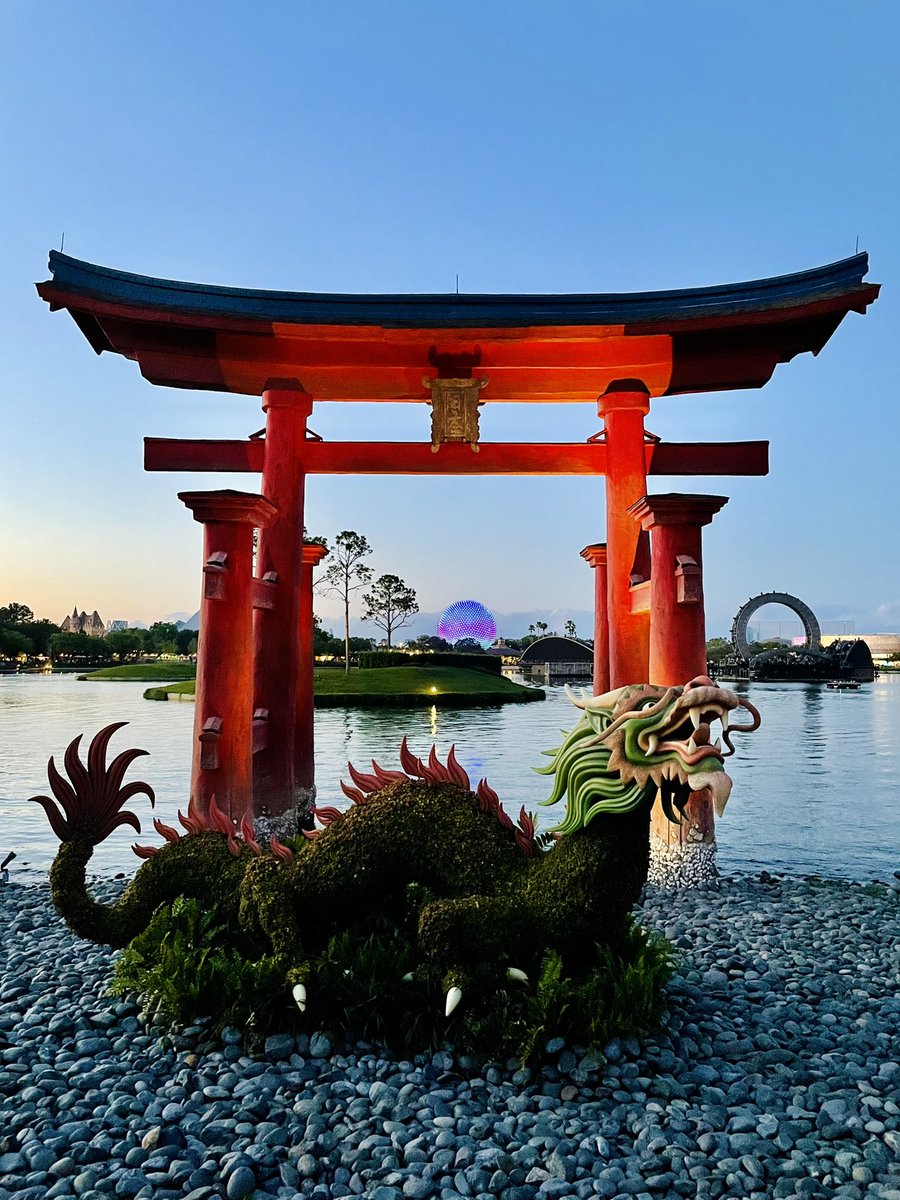 anysecondnowuk1's tweet image. A shot from last night at Epcot before Harmonious #Epcot #WaltDisneyWorld