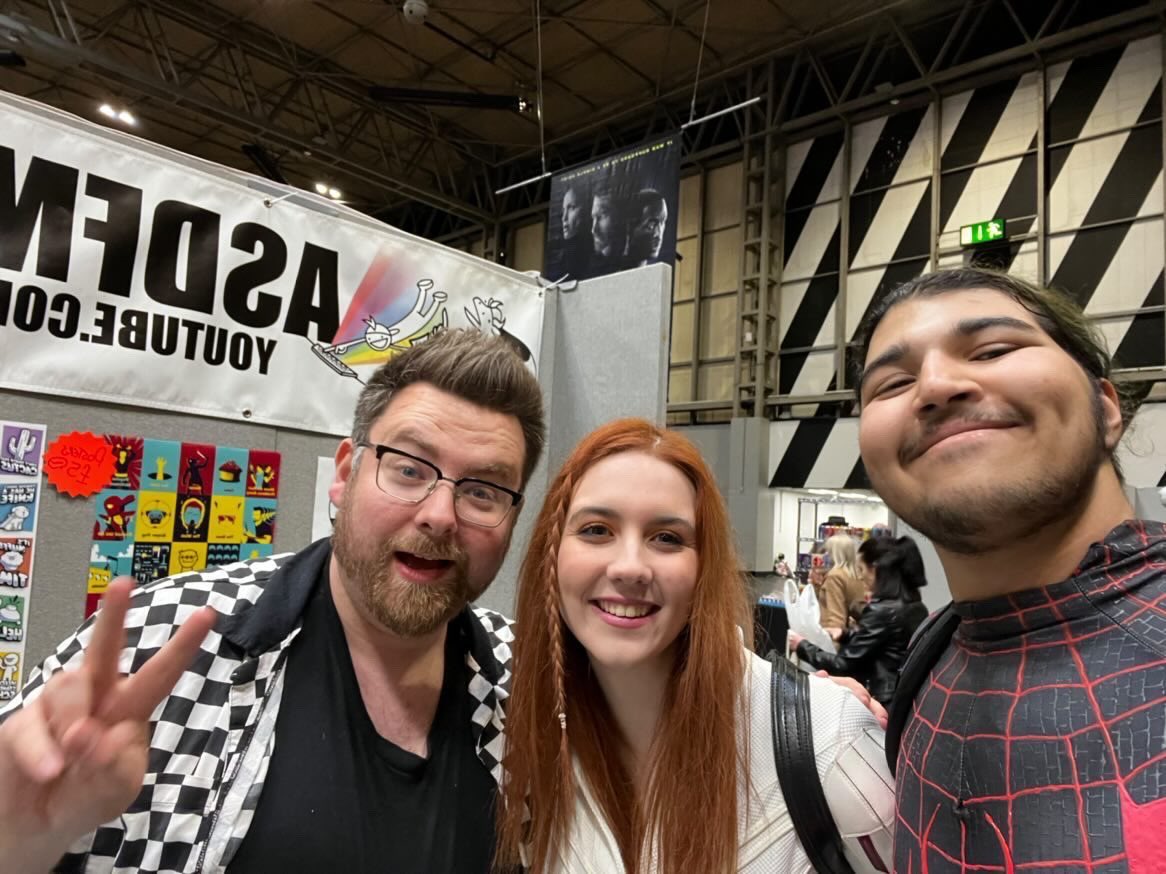 lily_prus's tweet photo. @MCMComicCon @thetomska Time to reunite :) https://t.co/vPf0iTKqsu