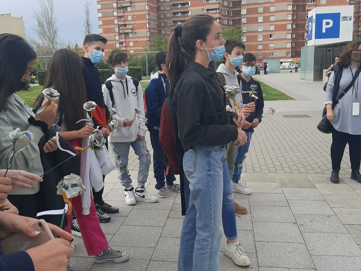 epiasabadell's tweet photo. cada dia per tots nosaltres. Hem aprofitat per preguntar-los com està la pandèmia actualment. Ha sigut molt emotiu compartir aquesta estona amb els qui estan a primera línia.
Moltes gràcies, per tant!
@parctauli
#3RESOPIASABADELL
#SECUNDÀRIAPIASABADELL https://t.co/KjIHGQ6cOX