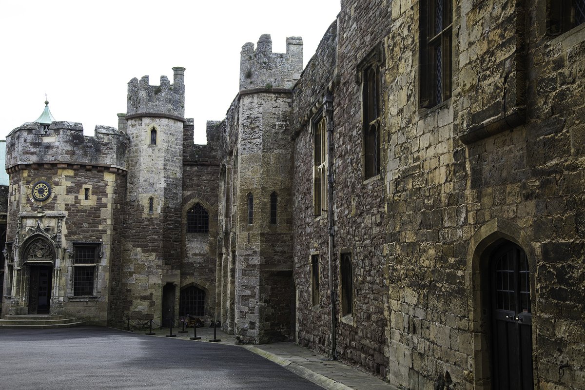 CheltenhamMedia's tweet photo. It was a busy Canon UK &amp; K&amp;F Concept day on location at Berkeley Castle. Here is another shot of some of the inner courtyard.

#photography #berkeleycastle #historicphotography #englishcastle #berkeley #gloucestershire #cheltenhamphotographer #onlocation https://t.co/S1dKl8X66U
