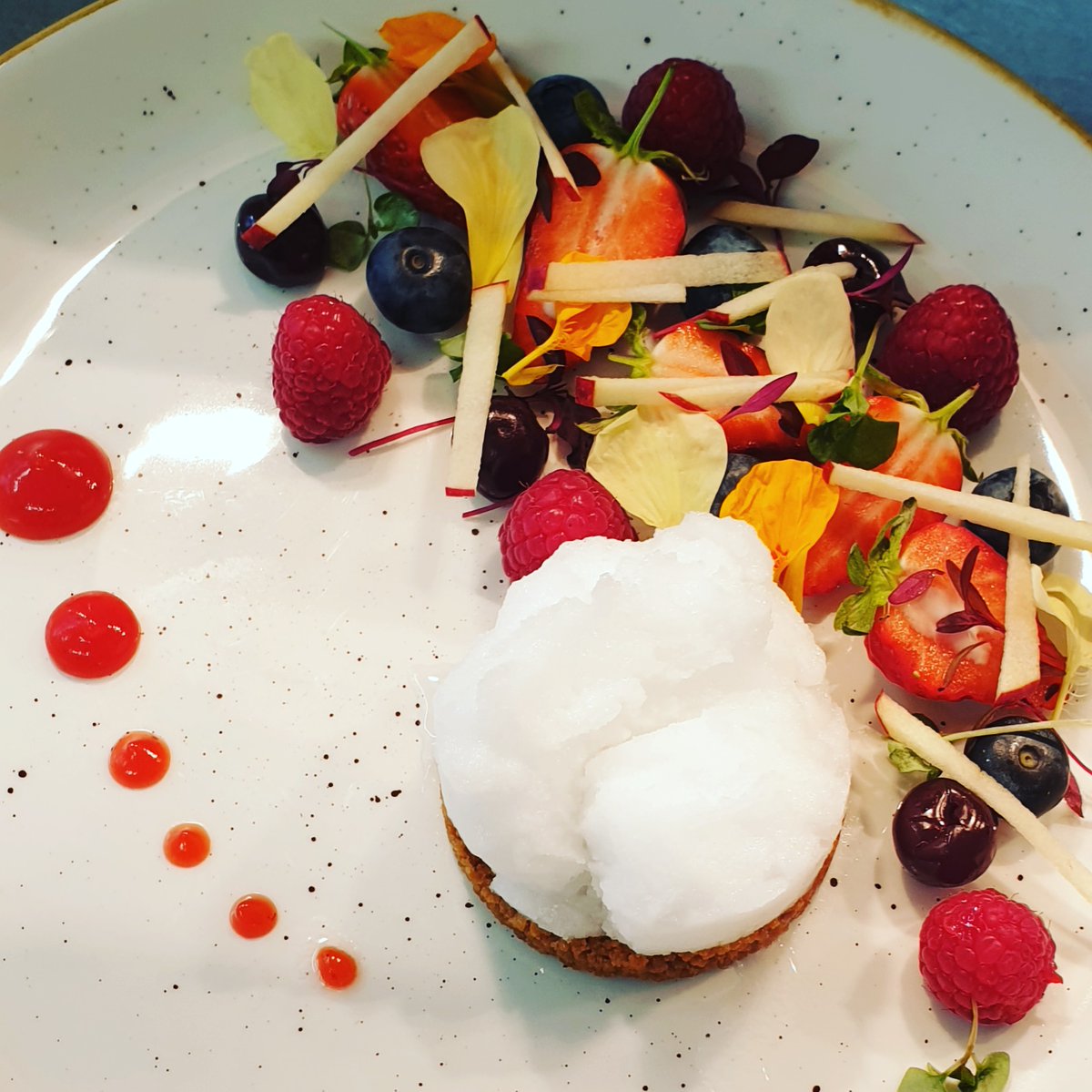 Something to cure the post bank holiday blues. 🍰

Tag someone who has a sweet tooth or come and try out our menu this week.  We are open weds-suns. 

#desserttime #restaurantlife #cmyru #foodie #welshpub #exploremore #walesonline #foodblog #ukfood #welshbloggers