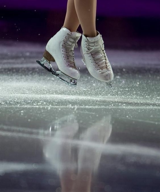 Hieloespanol's tweet photo. En nuestro calendario podéis ver cuáles han sido los resultados de los patinadores españoles en las competiciones internacionales de la temporada 2021-2022 https://t.co/hWdiHaKY8v
#patinajeartistico #patinajesobrehielo https://t.co/aJvFgZoAb8