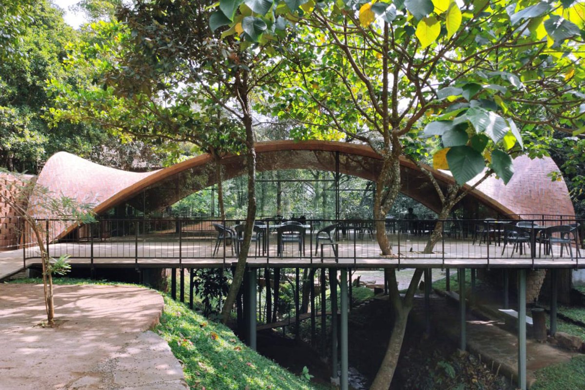 Play Architecture wins the WA Awards in the 40th Cycle with Dining Space At DevaDhare in India: worldarchitecture.org/architecture-p… #WAawards #india #architecture