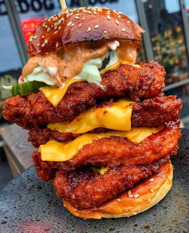 TensaiMovil's tweet photo. " something worth  creating space for even when full."🥵😋😋👌

📸 IG louisechicken https://t.co/wjD2GCQ9UD