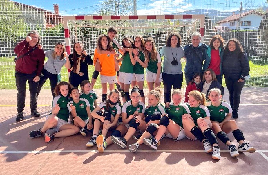 ADSanJuanDKE's tweet photo. 🤾‍♀️ Las infantiles de #Balonmano regresan de Cantabria con una gran experiencia

¡Muy bien competido, chicas! 💚

➡️ https://t.co/3qocaQYA9W https://t.co/ljzBkio0yZ