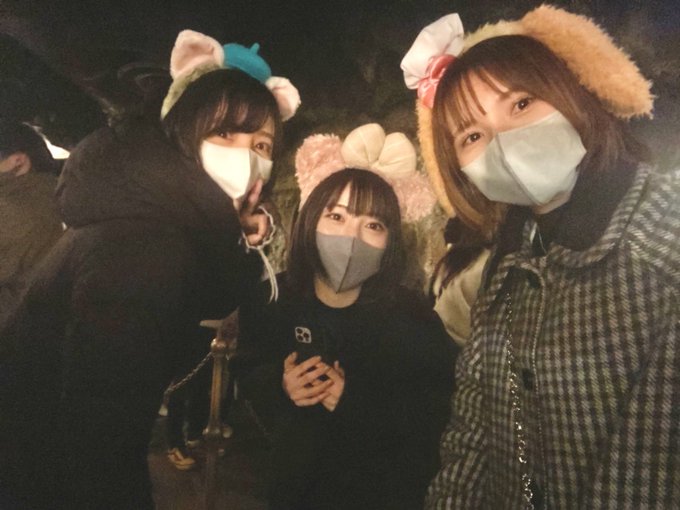 鬼頭明里さん 佐倉綾音さん 浜辺美波さん ディズニーでの3ショットが話題に 注目ワード アニメイトタイムズ