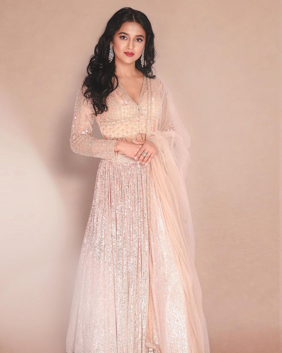 WeSpotYou's tweet photo. Naagin 🔥
@tejasswiprakash
#naagin6 #tejasswiprakash #wespotyou #wespotyoubollywood #indianoutfit #mumbai #karankundra #colurstv #fashion https://t.co/eJOmjaAA5y