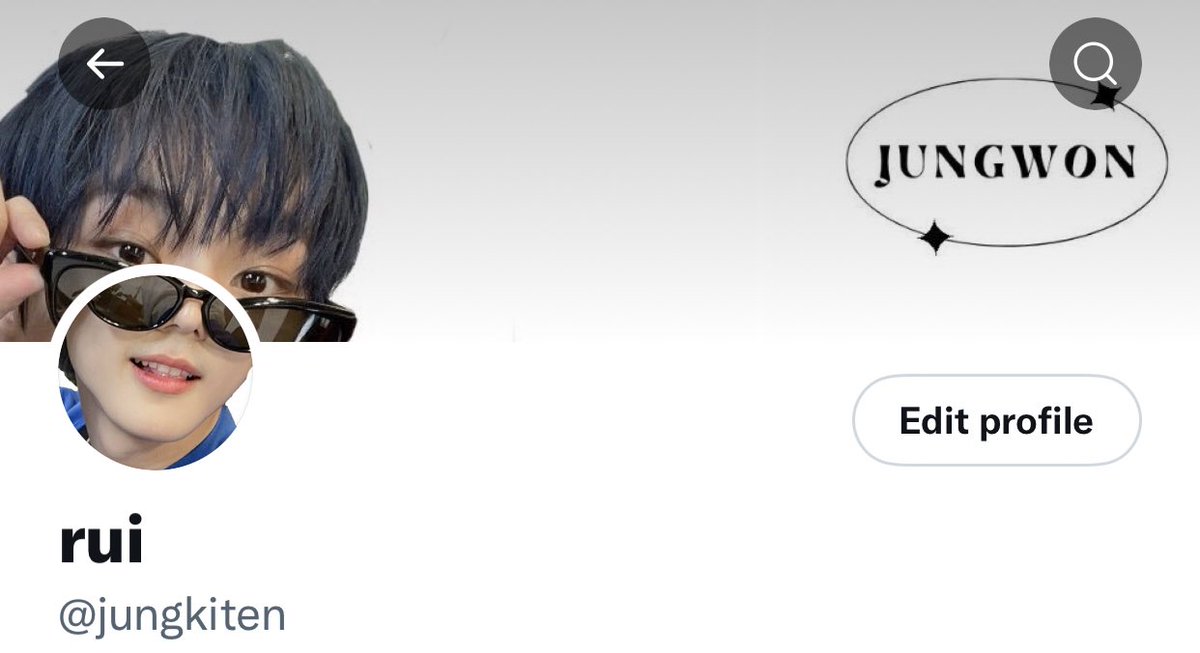 jungkiten's tweet photo. HELP MY HEADER😭😭😭 https://t.co/M4Z3AtoZlz