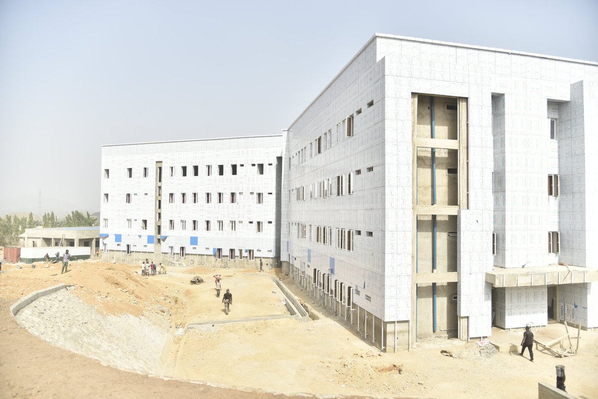 ZuguBrainz's tweet photo. Governor Yahaya Bello said that he would leave Kogi State better than he met it and he is not joking about it. His signature projects are everywhere in the state.
This is the Prince Abubakar Audu University Teaching Hospital, Anyigba. #GYBProjects #Hope23 https://t.co/zIp7IalM5K https://t.co/pCHEf1i7p7
