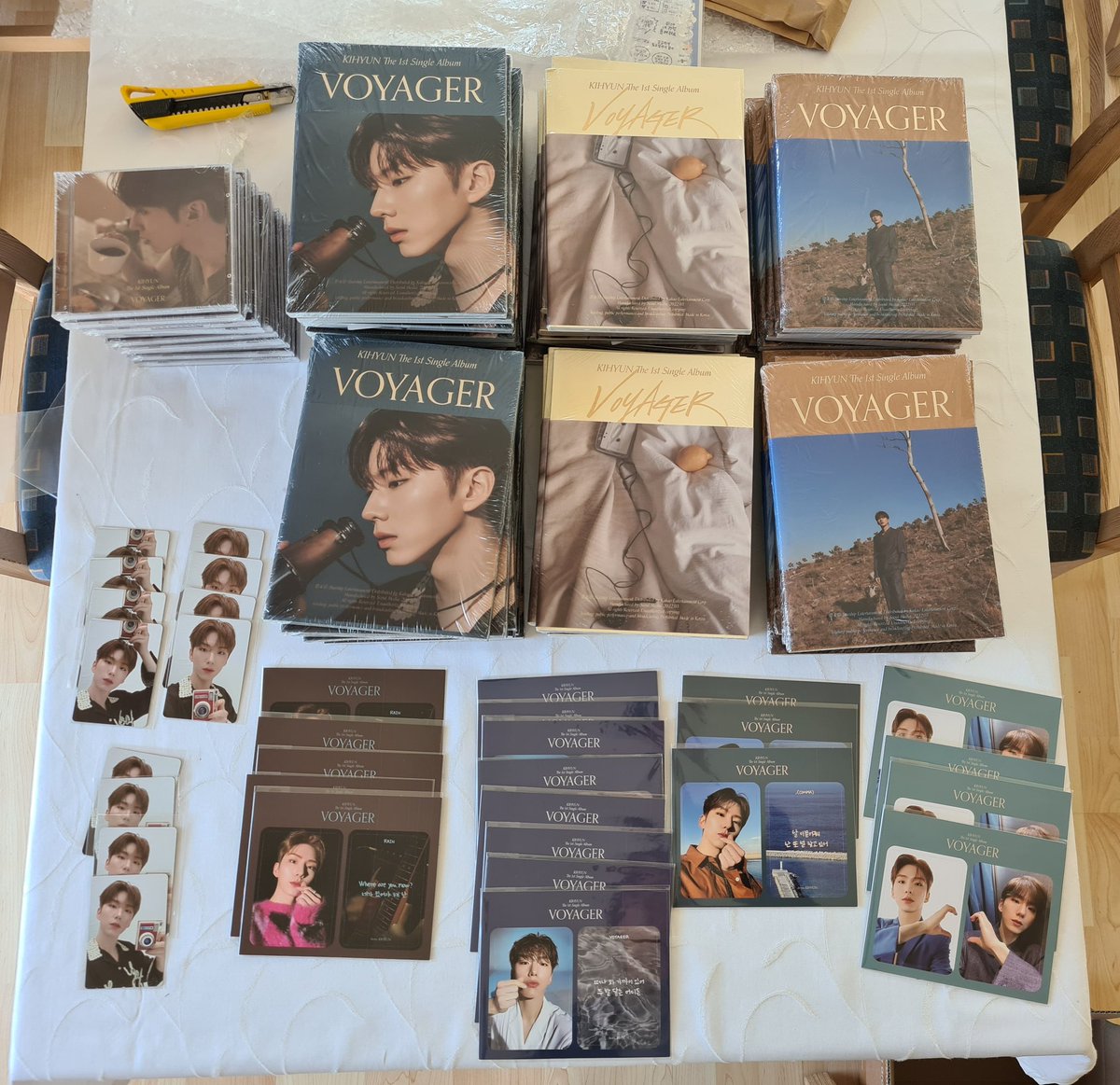 imxinterstellar's tweet image. #imxinterstellarupdates
all voyager albums have arrived safely today! I&apos;ll pack and sort everything in the next days so I can ship them out asap after the customs invoices have arrived 💕