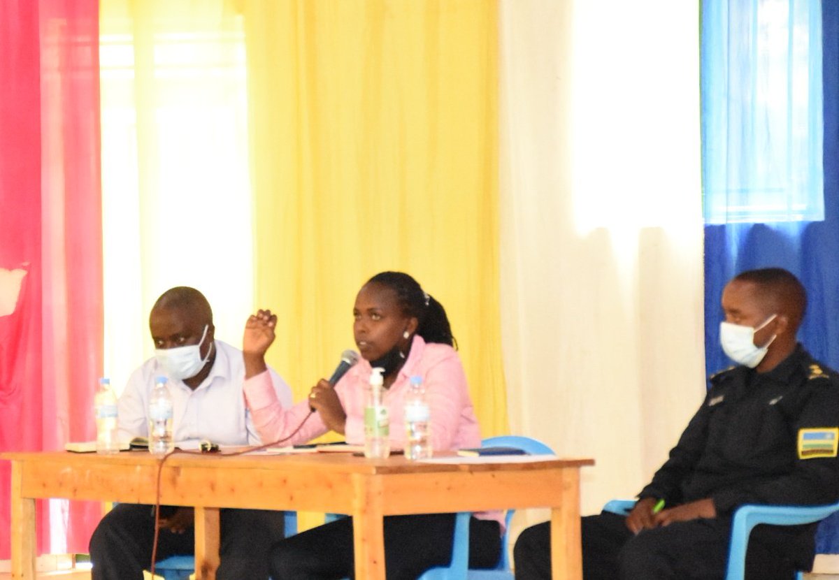 RuhangoDistrict's tweet photo. Iyi nama igamije gufatira hamwe ingamba zihamye zo gukemura ikibazo cy'imirire mibi hashingiwe ku makuru yagaragajwe n'icyo gikorwa cyakozwe ku bufatanye n'Inama Njyanama y'Akarere, binyuze muri Komisiyo yayo y'Iterambere ry'imibereho myiza. https://t.co/Mp6zcBeC8n