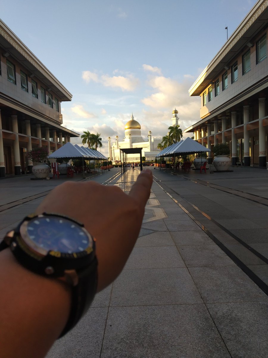 abah1988's tweet photo. negara ni sebentar lagi mau aq tinggalin .. banyak kenangan selama bekerja d sini.... https://t.co/1ItCzR80Er