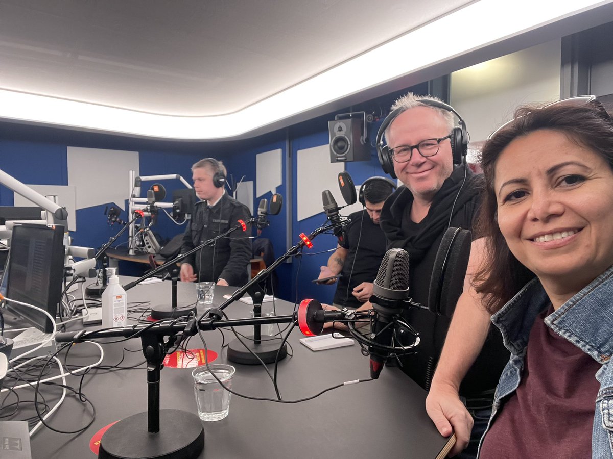 cekicozlem's tweet photo. Rasmus Paludan i @P1radio “at kalde Özlem for abeunge og luder vil være en fornærmelse af abeunger og ludere”
#TakForKaffe #dkpol https://t.co/dKnSdJDmRd