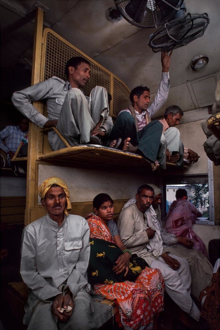 gauravsuthar384's tweet photo. भीड़ तो भरपूर है, फिर भी अंदर से हर कोई अकेला है ज़िंदगी के इस सफर में...#LifeLessons 
#lifequotes 
#Alone 
#lessons 
#crowd https://t.co/exrYdylV3Z