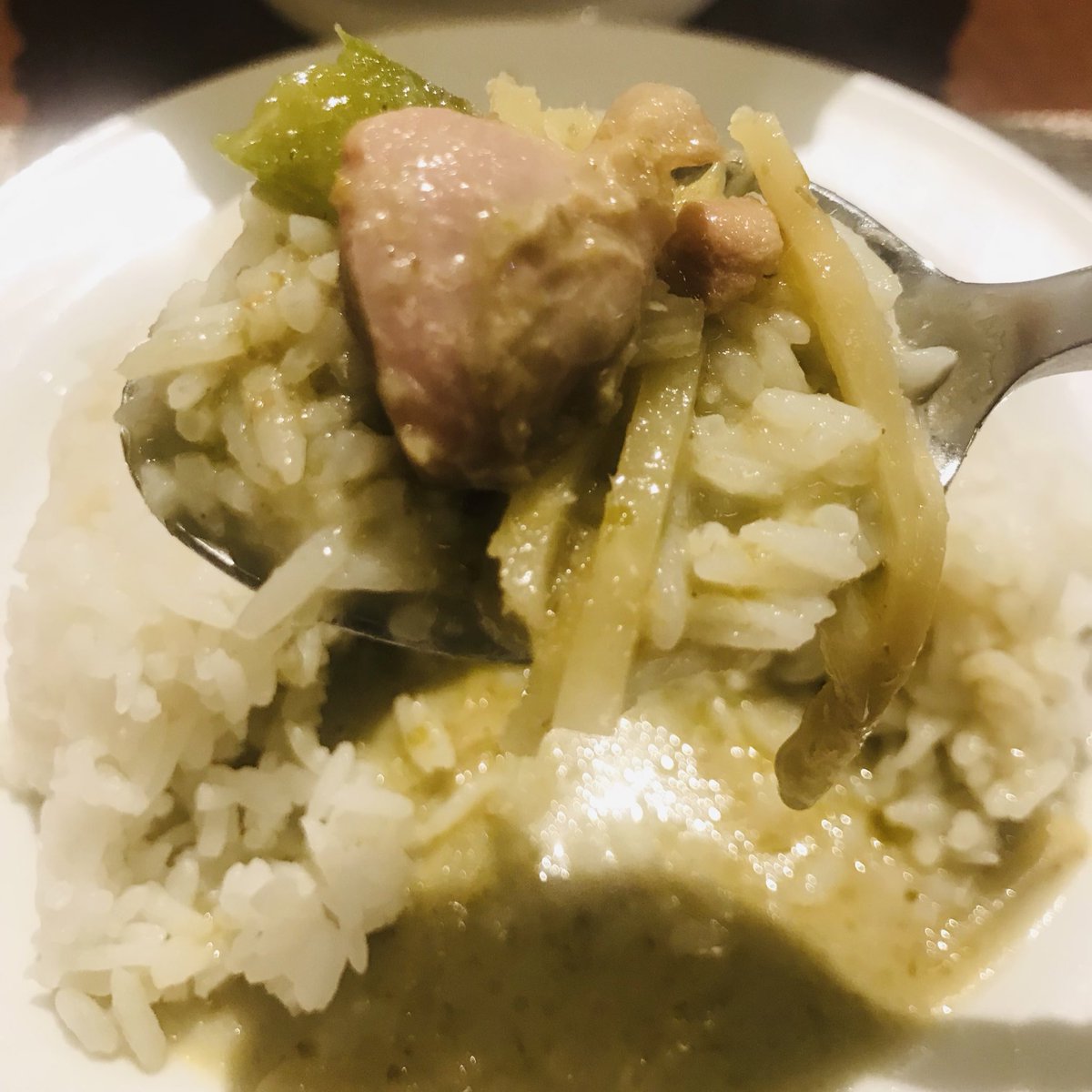 currygenom's tweet photo. ミャンマーの隣国タイの料理で晩御飯。
タケノコの量が半端なくて、
たぶん半年分くらい食べた感じ。
超絶にアロい。
#ゲーンキョワーン
#aroimak
#グリーンカレーと呼ばない https://t.co/QTQVuJsXPq