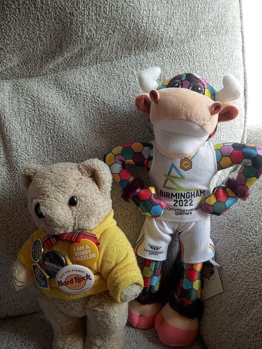 The countdown is officially on.....  100 days to go to the @birminghamcg22.  Can't wait #tarlietravels #posewithPerry @visit_bham @BhamCityCouncil @bhamconnected @padders123 @FredTedHug  @ttteddybear @railwaybear @CityLife_Bham @bhamconnected @brum_living @Familyfuninbham