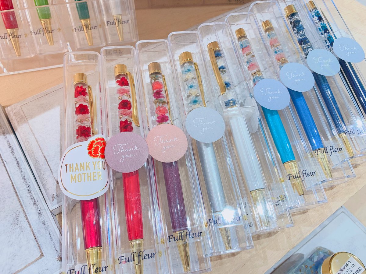 hmg_master's tweet photo. 🌸ハンドメイドガーデンズ🌸
上野マルイ
1階イベントスペース
期間限定SHOP 〈4月12日~4月25日〉
#HMGおすすめクリエイター
#fullfleur
儚く透ける美しいビオラ✨
母の日のプレゼントにもぴったりなハーバリウムペンなども多数ございます‼️
#ハンドメイド https://t.co/cuqJxLRxh8