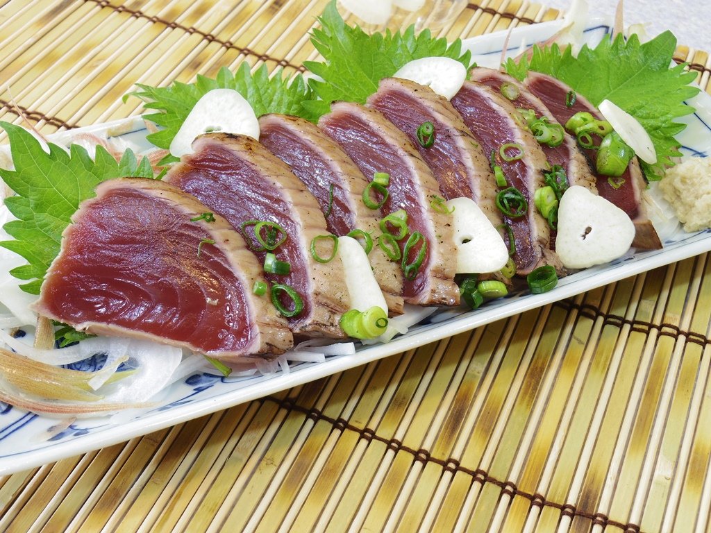 東北醤油 株 カツオのたたき にも 味どうらくの里 材料 かつお1さく 玉ねぎ1個 大葉 みょうが等適量 万能ねぎ適量 たれ 味どうらくの里適量 生姜 にんにく適量 カツオ 味どうらくの里 T Co Di4edhwxpd Twitter