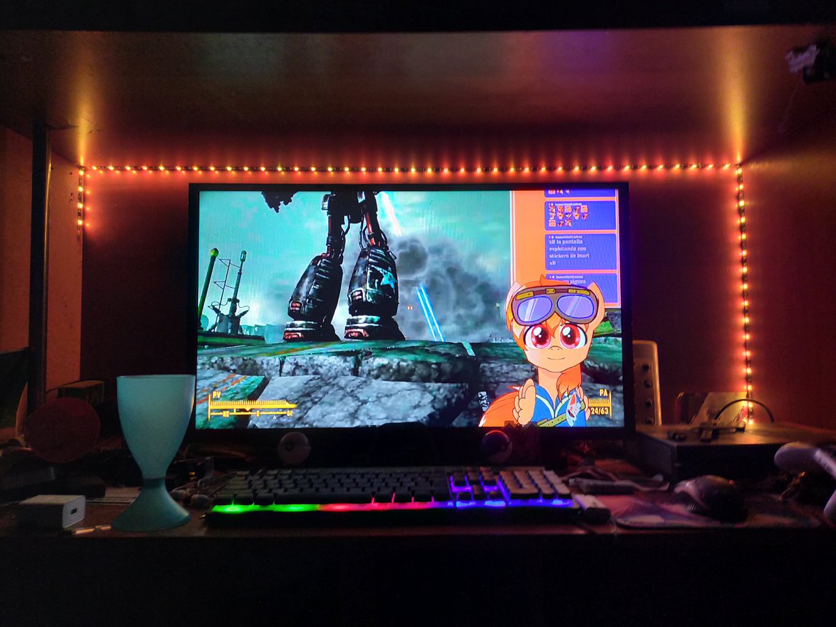 L1Hagane's tweet photo. Y asi sigo viendo en la pantalla grande a Inari ya falta poco seeeeee!!! @WhoovesPlay #InariDirectos 1:51 am yeeeeeaaa!!! Que bien trabajo en la tarde https://t.co/gZLdjhlEXw