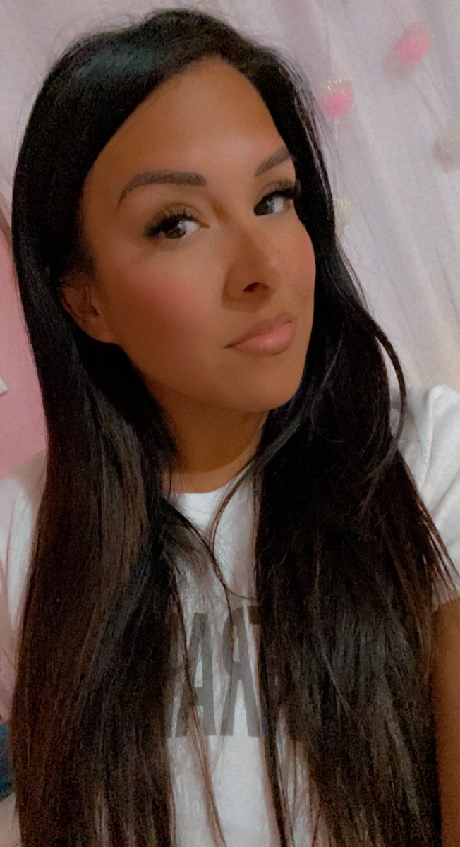 JulzisLife's tweet photo. I’m really trying to mimic how filters make me look. It’s the nose for me 🤦🏻‍♀️🤣 #makeuplooks #Basic #pinkdrink #drinkme #eatme #alice #doesThatSoundWeird lol #darkhair #darksoul #brownBarbie https://t.co/dtbIe7x7DV