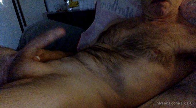 3 pic. ?NUOVO VIDEO! NEW VIDEO!

Mi sego e #sborro x la ninfomane di classe @AnnaDeluxe1 che mi incita