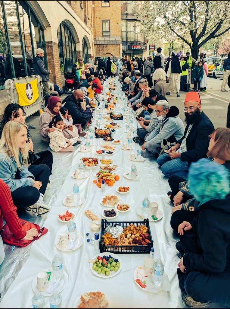 ifraahsamatar's tweet photo. Thank you! To everyone who joined us for #Iftar last night.ππ½Ramadan is beyond fasting from food, it's the month of mercy where prayers are amplified, a month of spiritual reflection for mind, body and soul & a month where communities come together. #HackneySpirit is beautiful β€ https://t.co/IM9OE5Vm1o